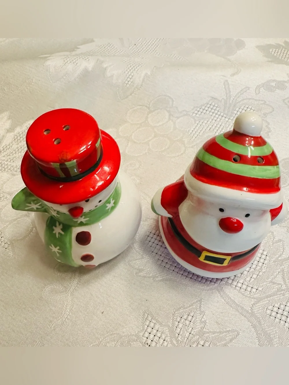 Vintage Essex Mfg. Inc. Santa & Snowman Christmas Salt & Pepper Shakers Set